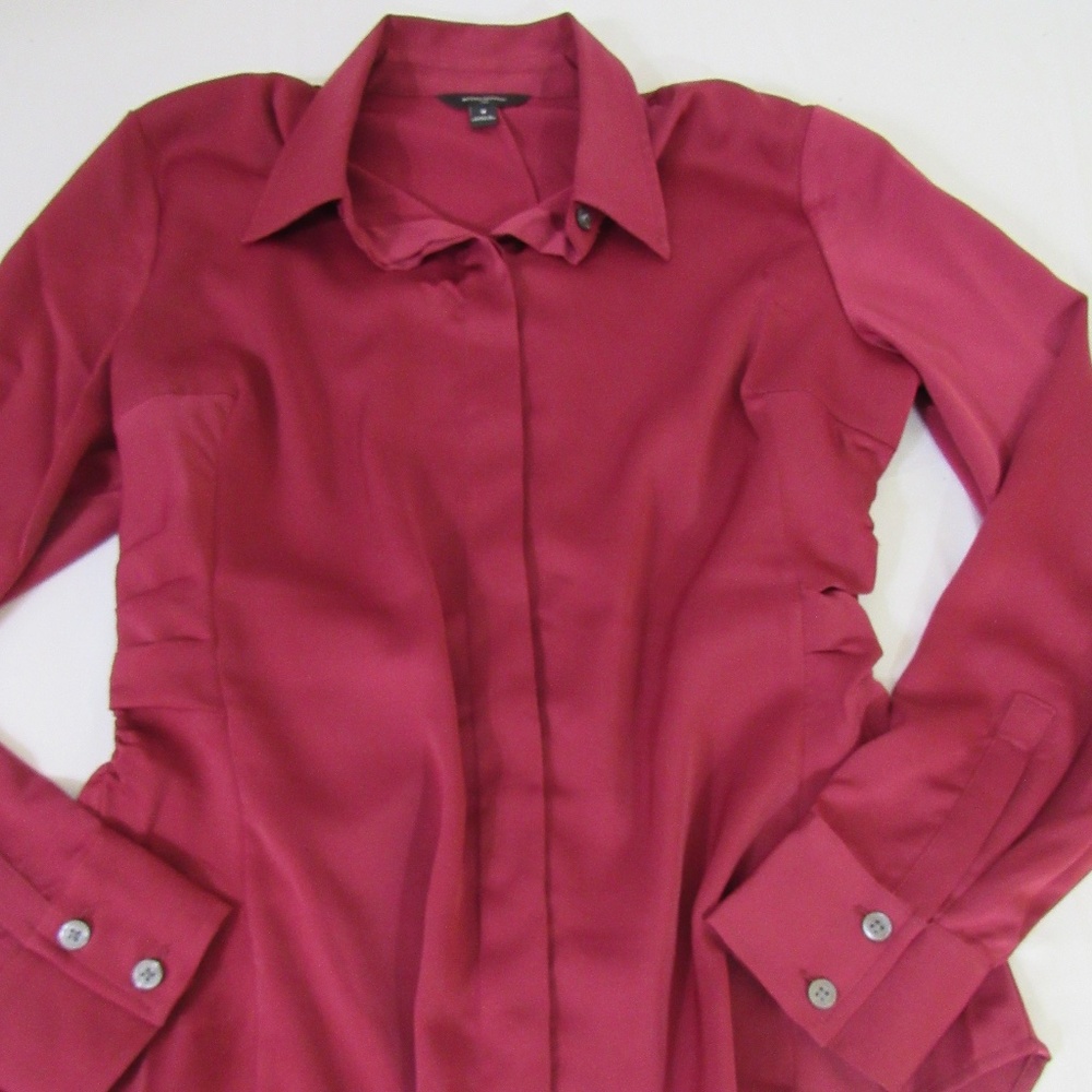 BANANA REPUBLIC Burgundy Red Polyester Gathers waist Hidden Button Up Top Size 8